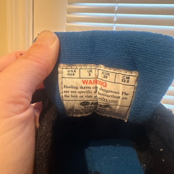 Heelys Roller shoes youth size 4, dark blue - Picture 6 of 6